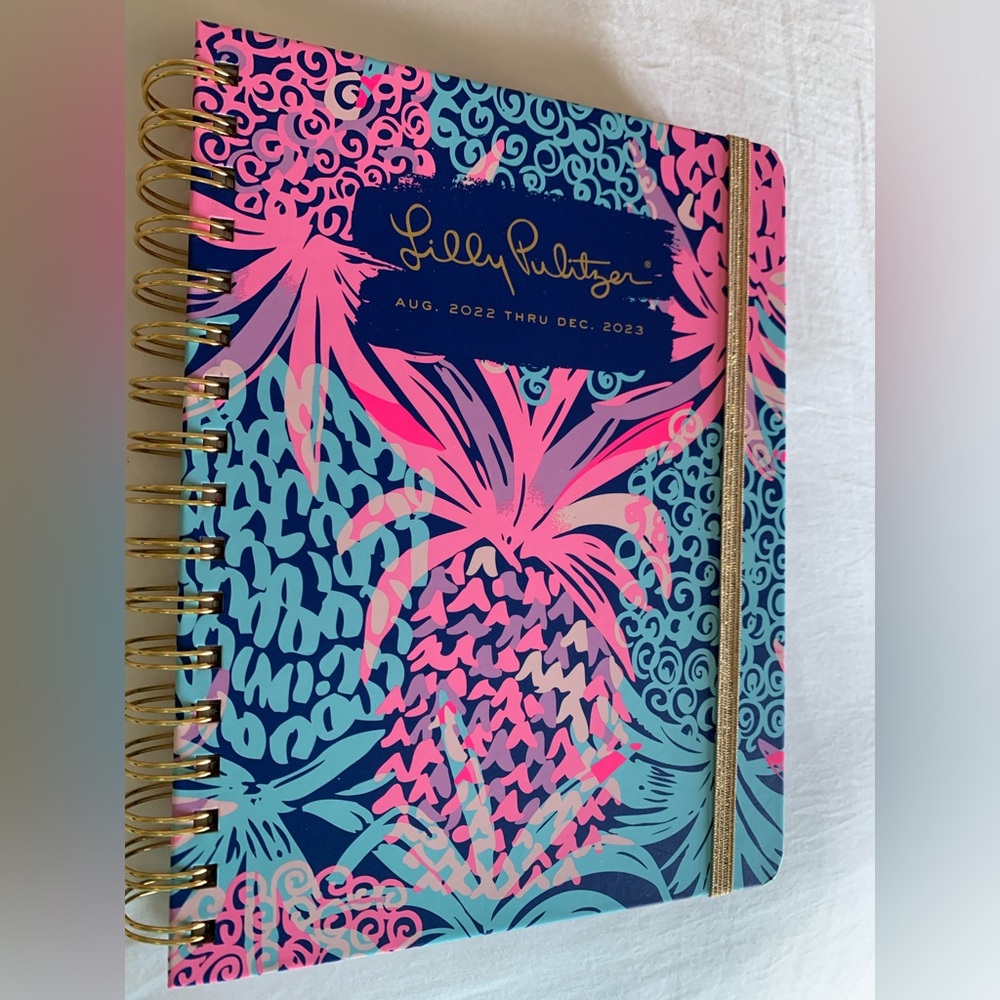 Lilly Pulitzer desk calendar Aug 22 - Dec 23